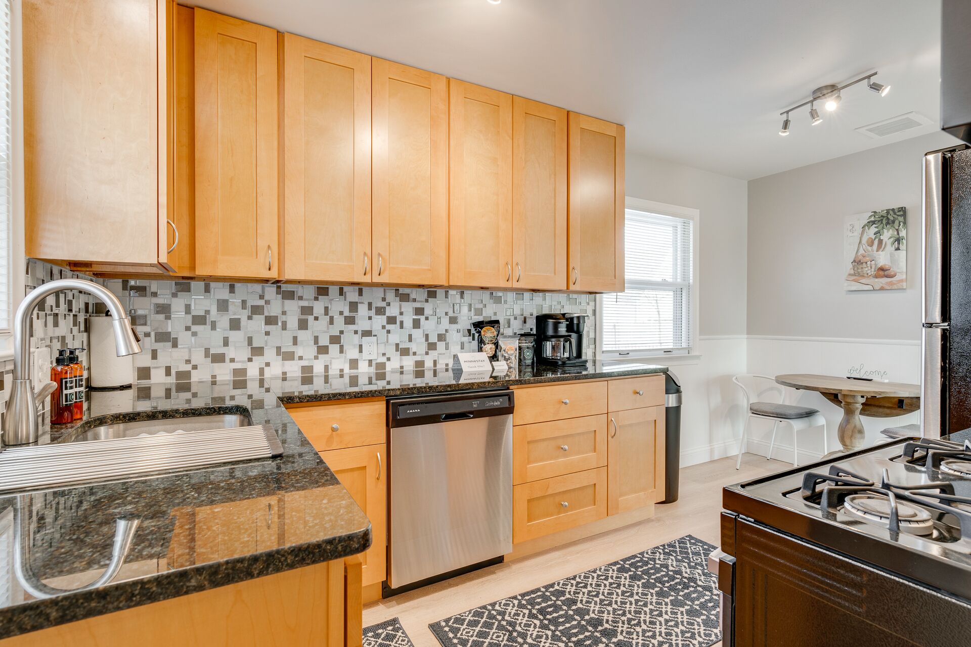 MINNeSTAY* Kaleidoscope Korner | Modern