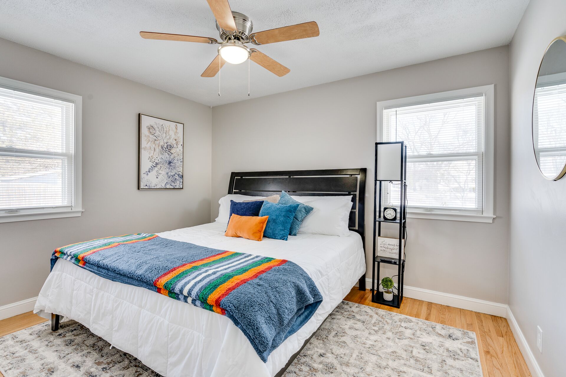 MINNeSTAY* Kaleidoscope Korner | Modern