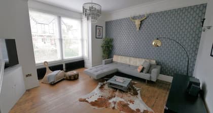 Trendy quirky ground floor Victorian garden flat