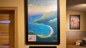 Un cartel enmarco de un paisaje pintoresco con el texto 