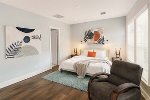 3 makuuhuonetta, työpöytä, silitysrauta/-lauta, ilmainen Wi-Fi