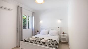 3 chambres, bureau, fer et planche Ă repasser, lit parapluie