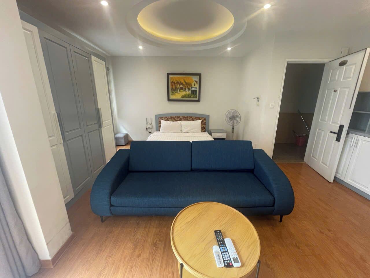 Studio Ekonomi, balkon, pemandangan kota | Area keluarga | Televisi LED 50-inci dengan saluran TV satelit