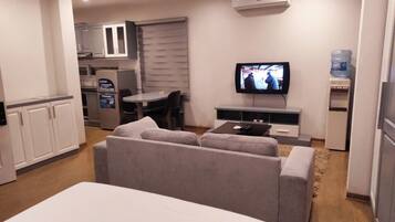 Economy-studiolejlighed | Premium-sengetøj, pengeskab på værelset, skrivebord