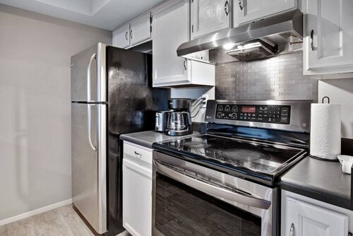 Cozy Cubs Condo Walking Distance Cubs Stadium