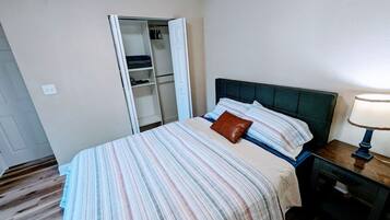 1 bedroom, desk, iron/ironing board, WiFi