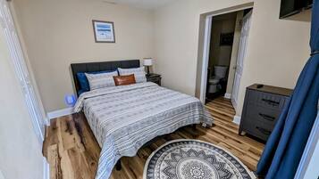 1 bedroom, desk, iron/ironing board, WiFi