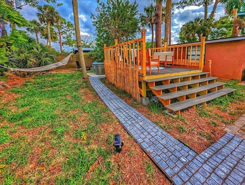 Tropical Lagoon Getaway: River View ~ Hot Tub