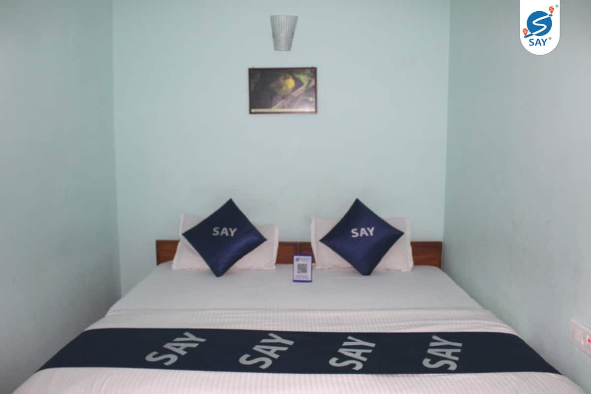 Deluxe Room | Desk, laptop workspace