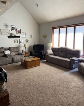 Interior - Eagles Nest - Eagle Adventures LLC (Ferdinand)