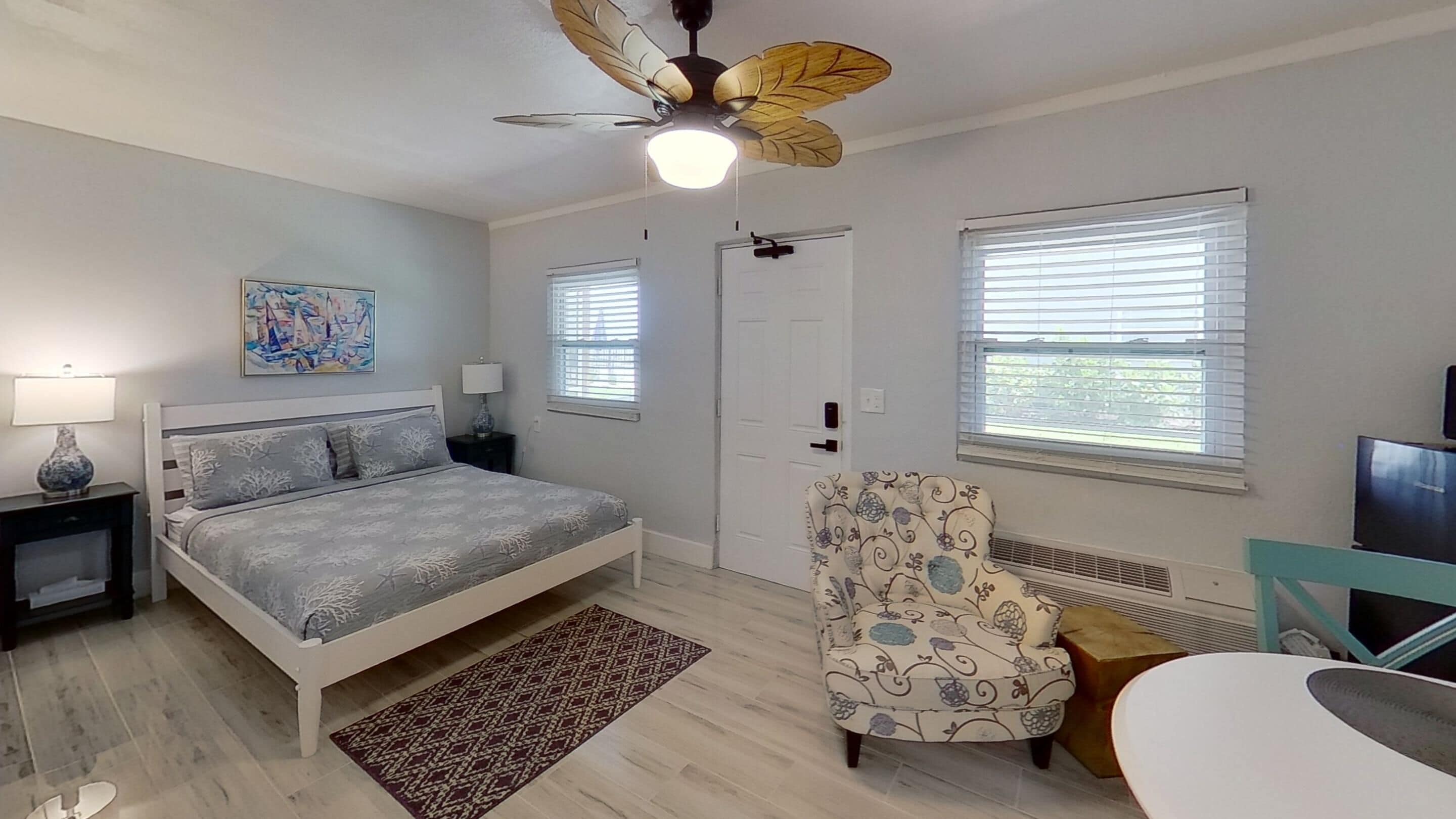 2 Person Efficiency with Waterview Patio - Anchor's Inn - Welcome to our newly renovated efficiency, where comfort meets style.