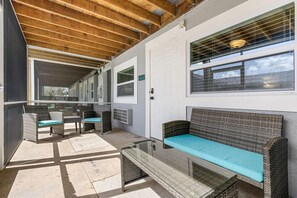 Terrace/patio - 1-Bedroom Condo with Waterview Patio - Snapper - Welcome to our one-bedroom condo with patio - Snapper (Matlacha)