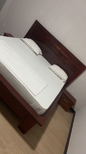 Chambre Confort double, 1 grand lit | AccĂšs au Wi-Fi (inclus)