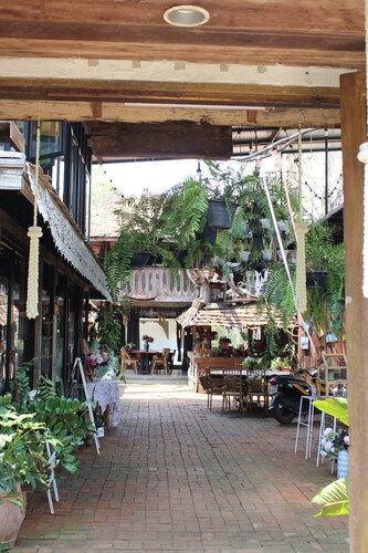 Cap.O75421 Baan Singkham Boutique Resort