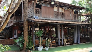 รูปภาพที่ไม่ได้จัดประเภท, 2 จาก 123, ปุ่ม