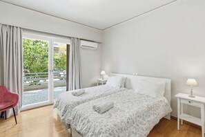 2 bedrooms, travel crib, free WiFi, bed sheets