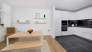 Exclusive Apartment | Individually decorated, individually furnished, desk, laptop workspace - Panther House by Oval (London)