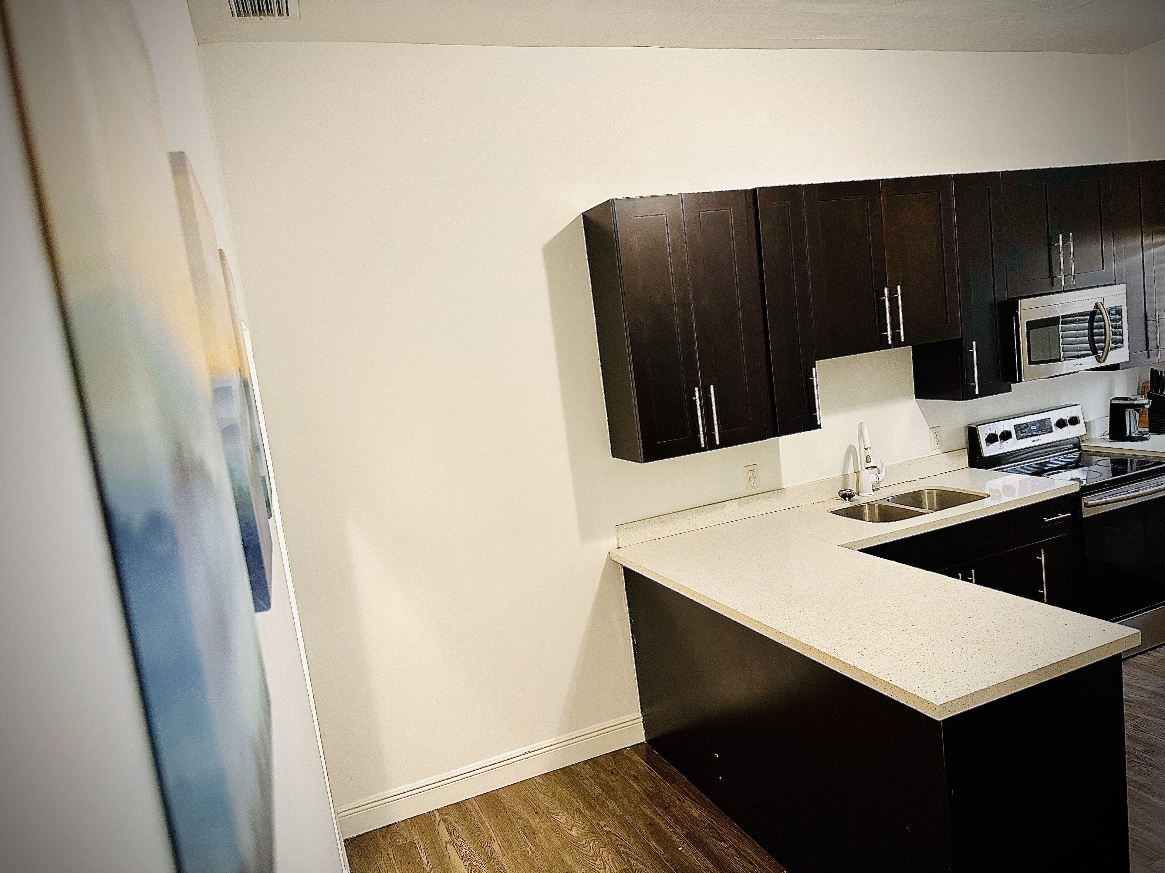 Spacious 2/1 Home Apt/ Parking