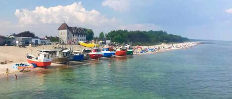 Una spiaggia nelle vicinanze