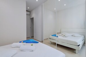 2 Schlafzimmer, Zimmersafe, Schreibtisch, Bügeleisen/Bügelbrett