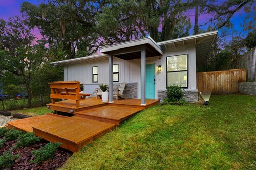 Stylish Bungalow, Walk to UF, BHG, Publix