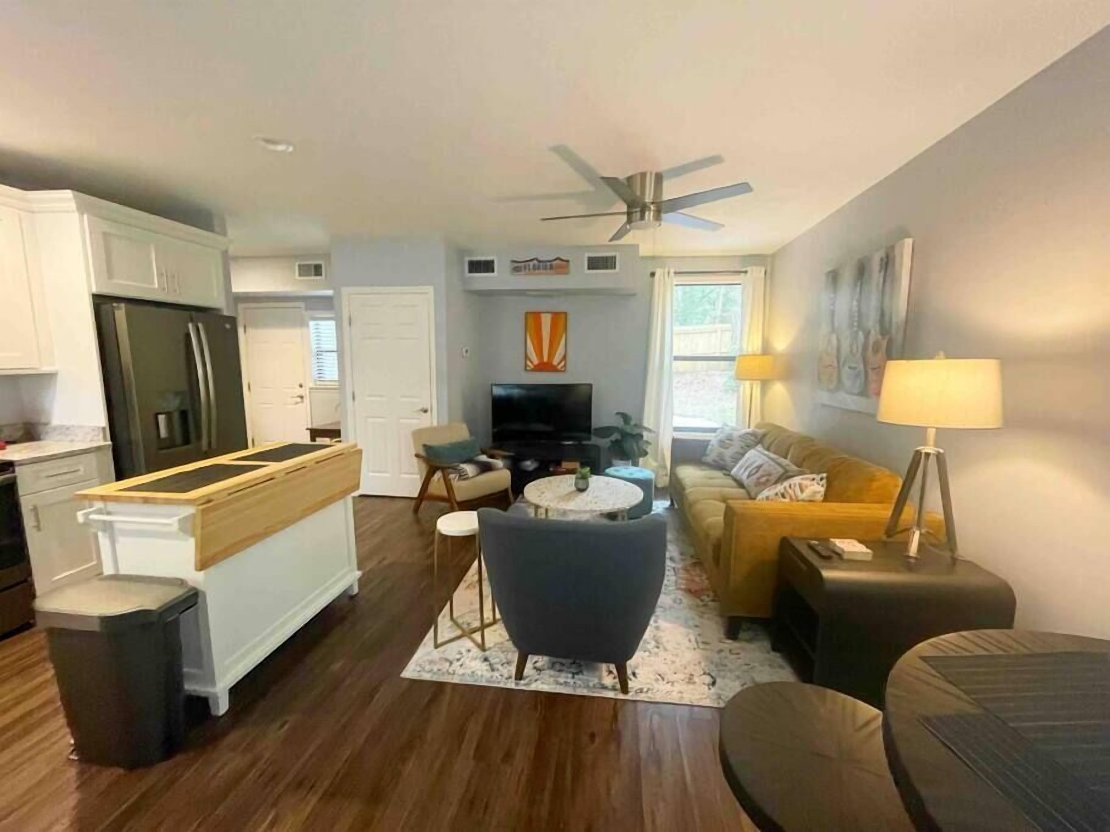 Stylish Bungalow, Walk to UF, BHG, Publix