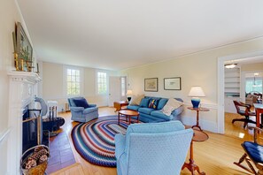 TV, fireplace, DVD player, books