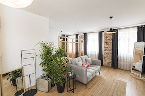 Gác Deluxe | Khu phòng khách | Smart TV 46-inch có truyền hình kỹ thuật số, TV, Netflix