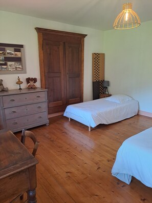 2 Schlafzimmer, Reisekinderbett, WLAN, Bettwäsche