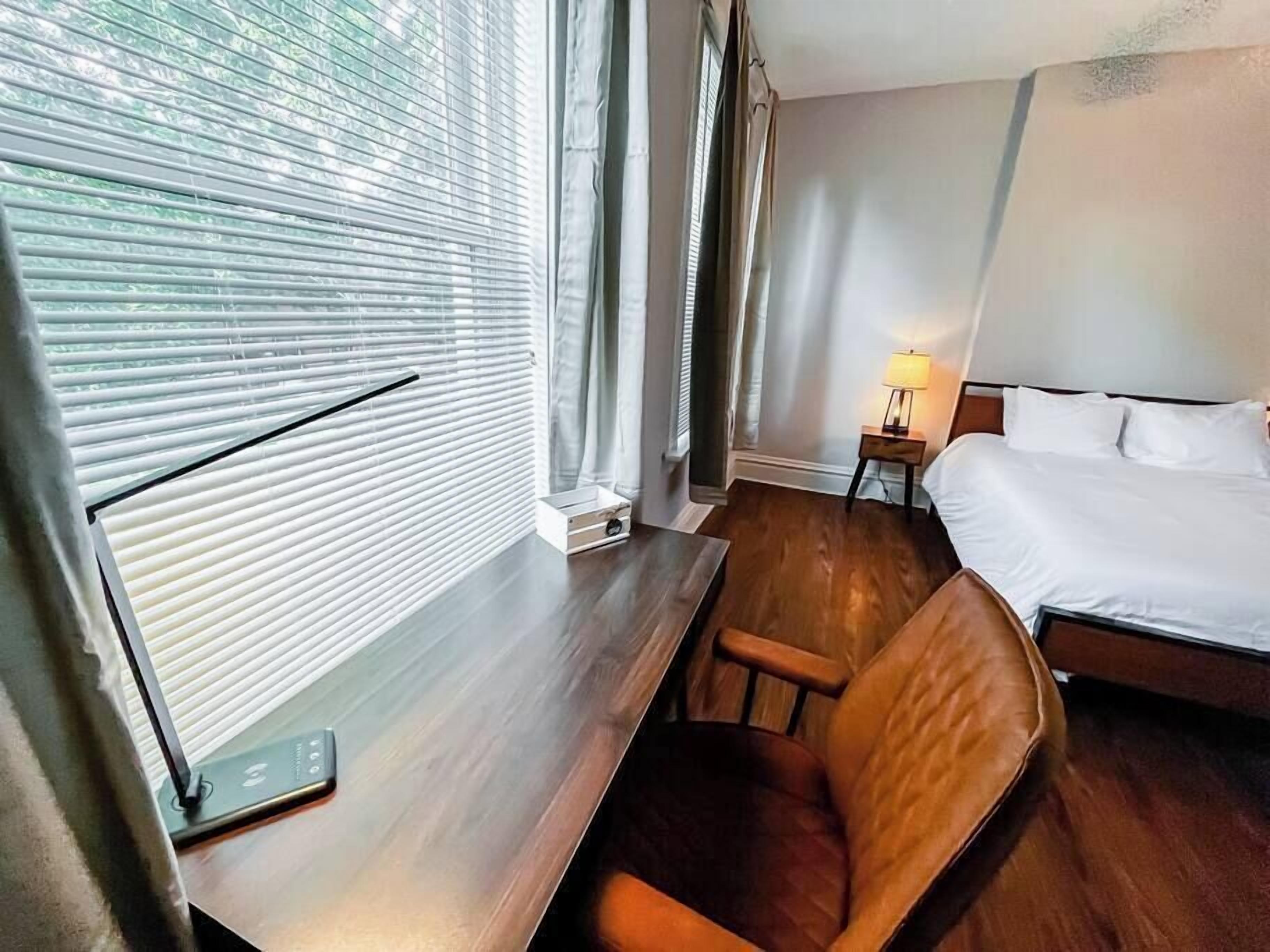 1 bedroom, desk, iron/ironing board, WiFi