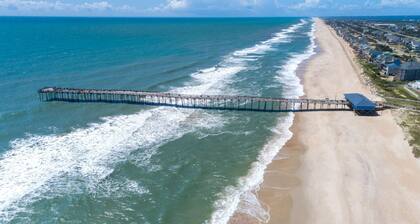 Oceanside Dog Friendly Cottage w/ Screened Porch and Nearby Beach Access