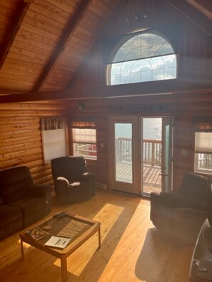 TV, DVD player, books - Getaway/Fishing Cabin on Famous Eagle Lake (VERMILION BAY)