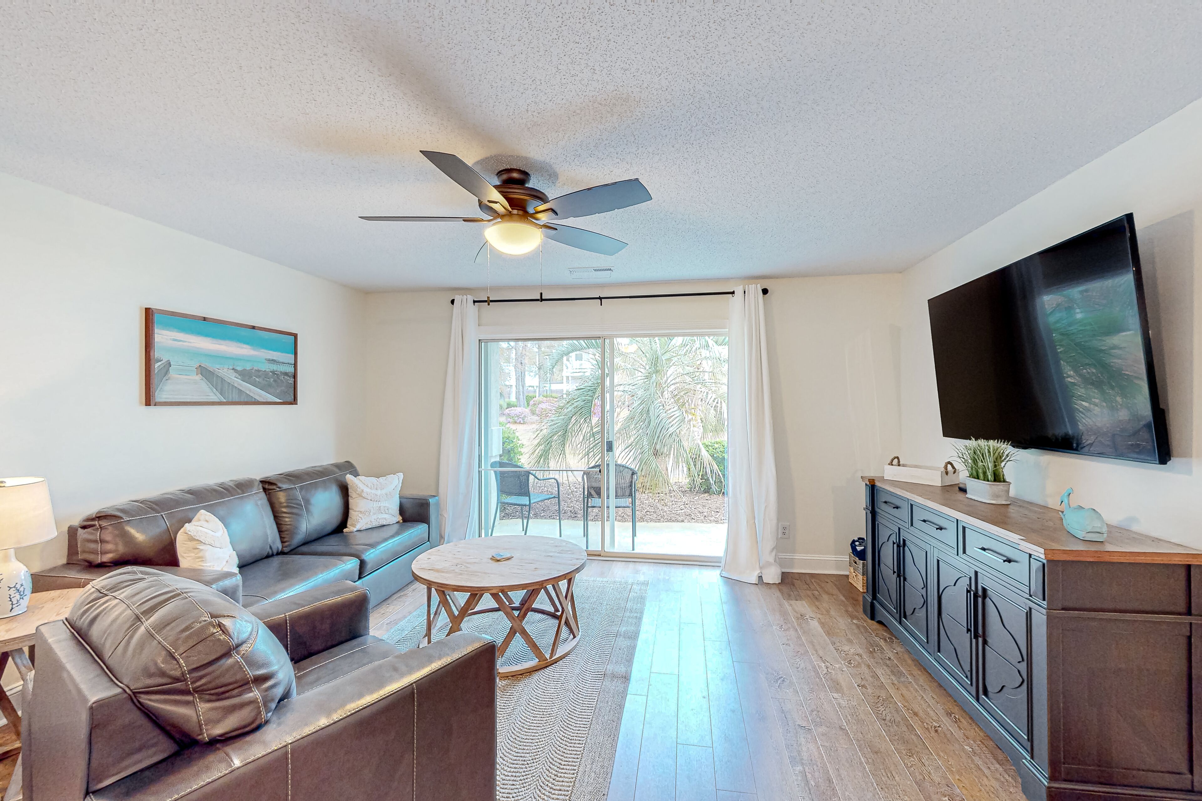 Ground-floor condo with patio, hot tub, in/outdoor pools, gym, washer/dryer, AC