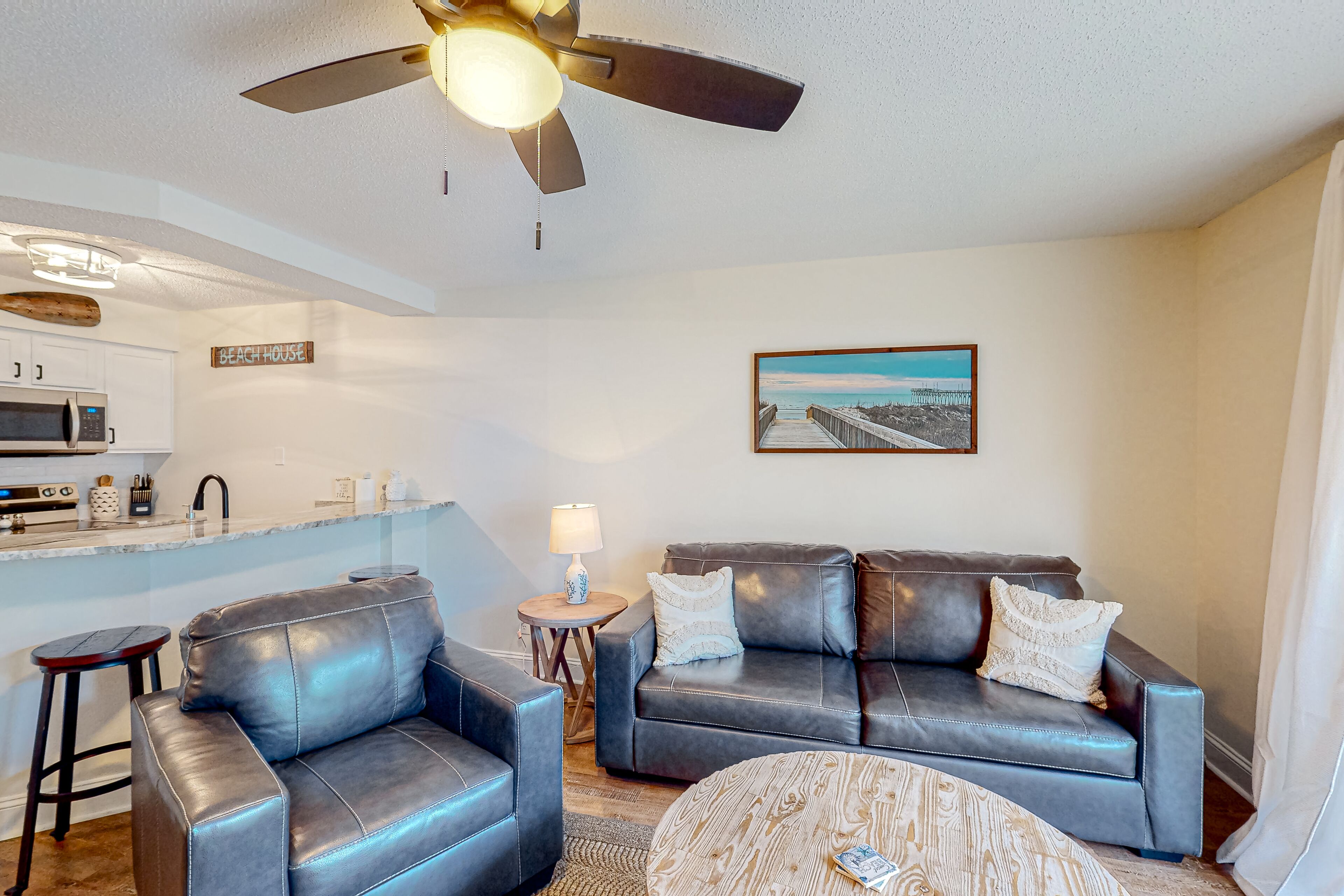 Ground-floor condo with patio, hot tub, in/outdoor pools, gym, washer/dryer, AC