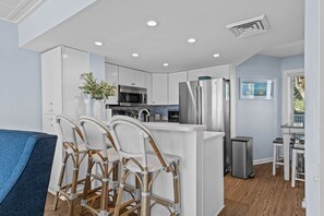 Fridge, microwave, stovetop, dishwasher