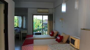 Superior Twin Room | Desk, free WiFi, bed sheets