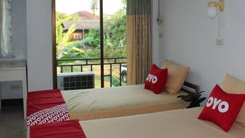Superior Twin Room | Desk, free WiFi, bed sheets