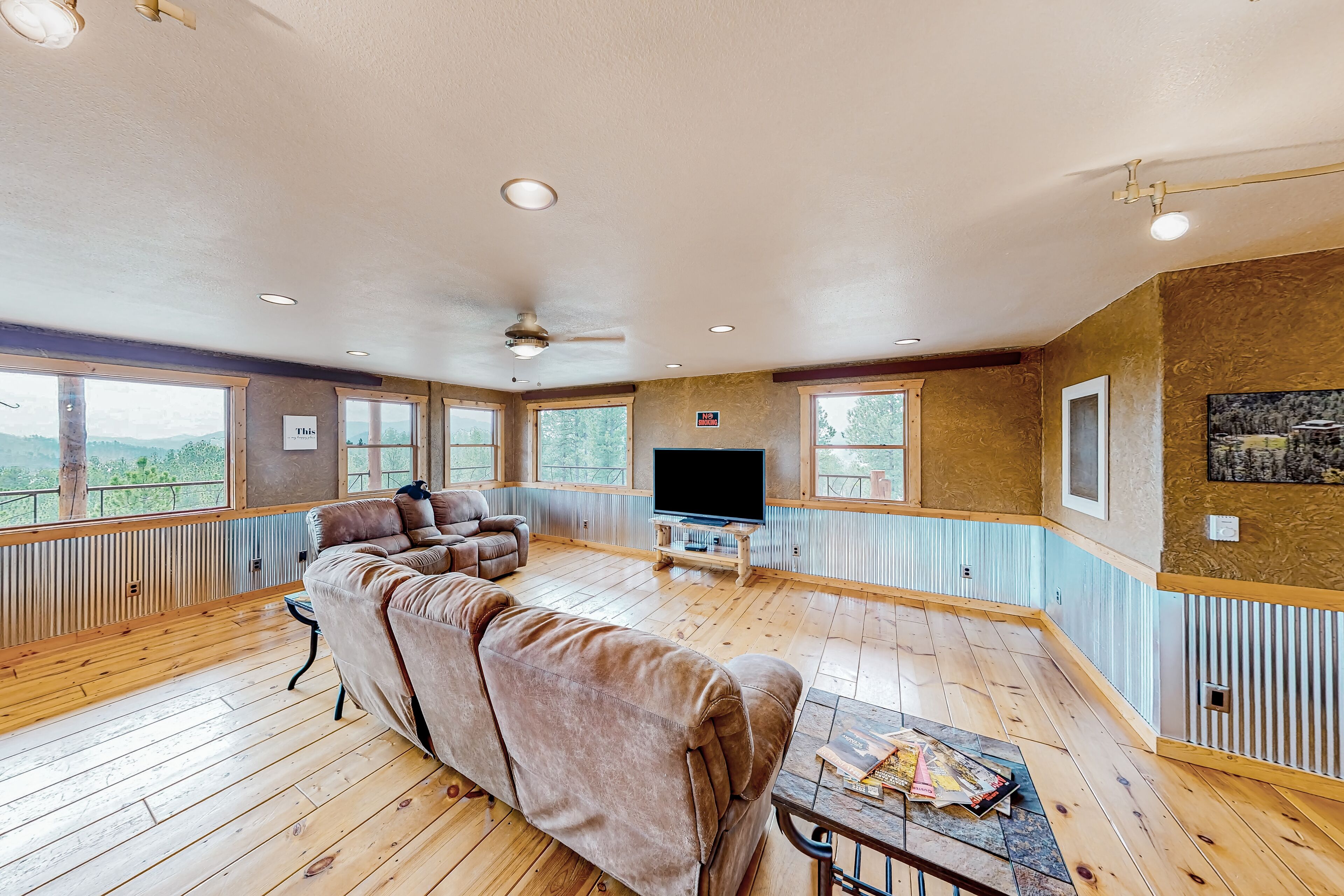 Custom pine cabin with Black Hills views, wraparound deck, & W/D