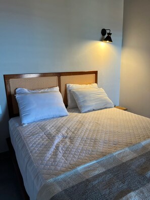 Escritorio, espacio para trabajar con un portátil, wifi gratis