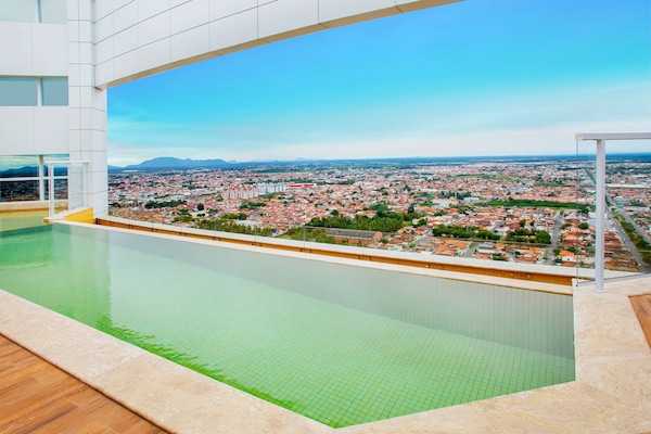 Piscine extérieure (ouverte en saison)