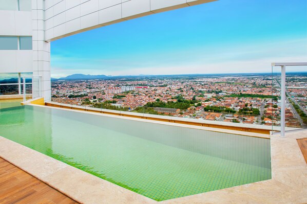 Alberca al aire libre por temporada 