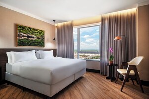 Ropa de cama hipoalergénica, colchones con pillow-top y minibar