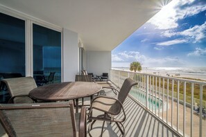 Outdoor dining - 3BD Condo @ The Lighthouse 215 (Gulf Shores)