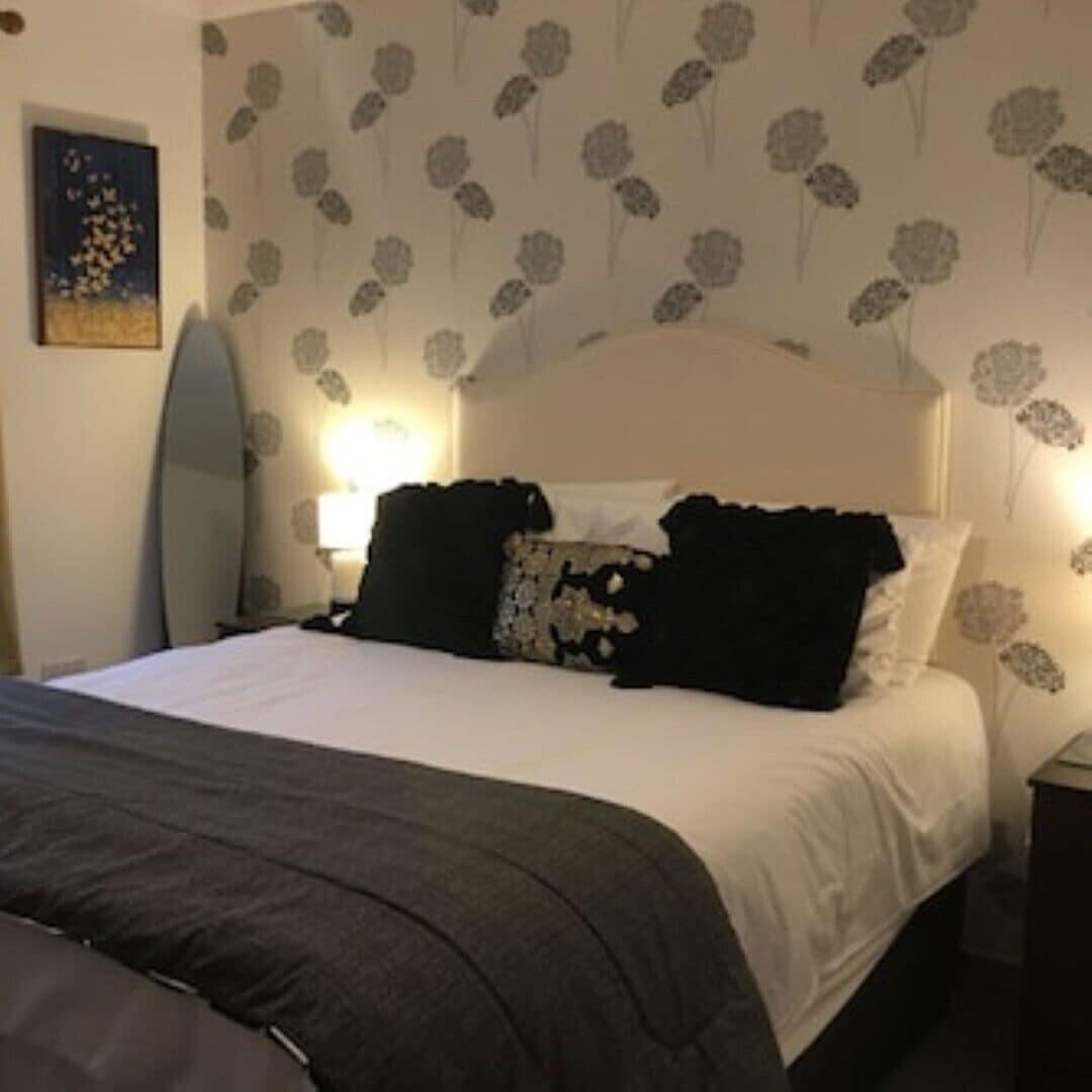 3 bedrooms, bed sheets