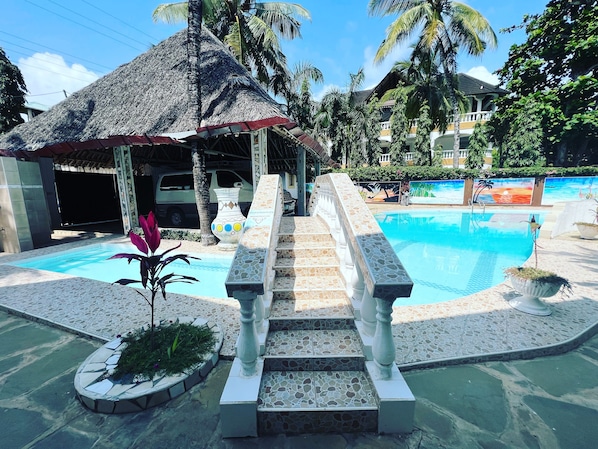 House | Pool | Outdoor pool - Kivuli Vilas Diani-5bedrooms (Diani Beach)
