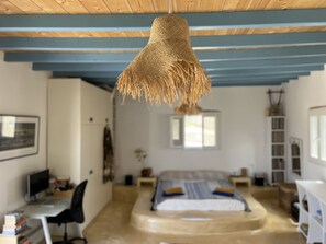 1 bedroom, WiFi, bed sheets - Cosy open plan studio for couples or singles (Alyki)