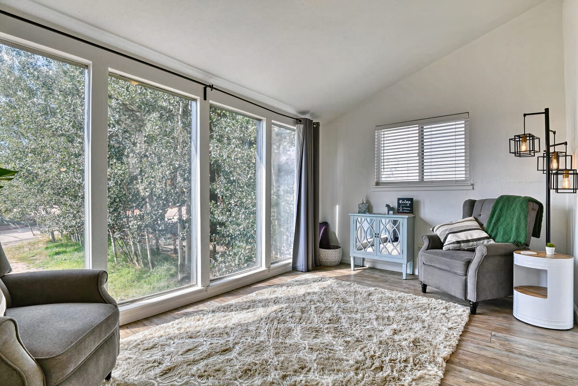 Peaceful Mountain Escape w/ Hot Tub!