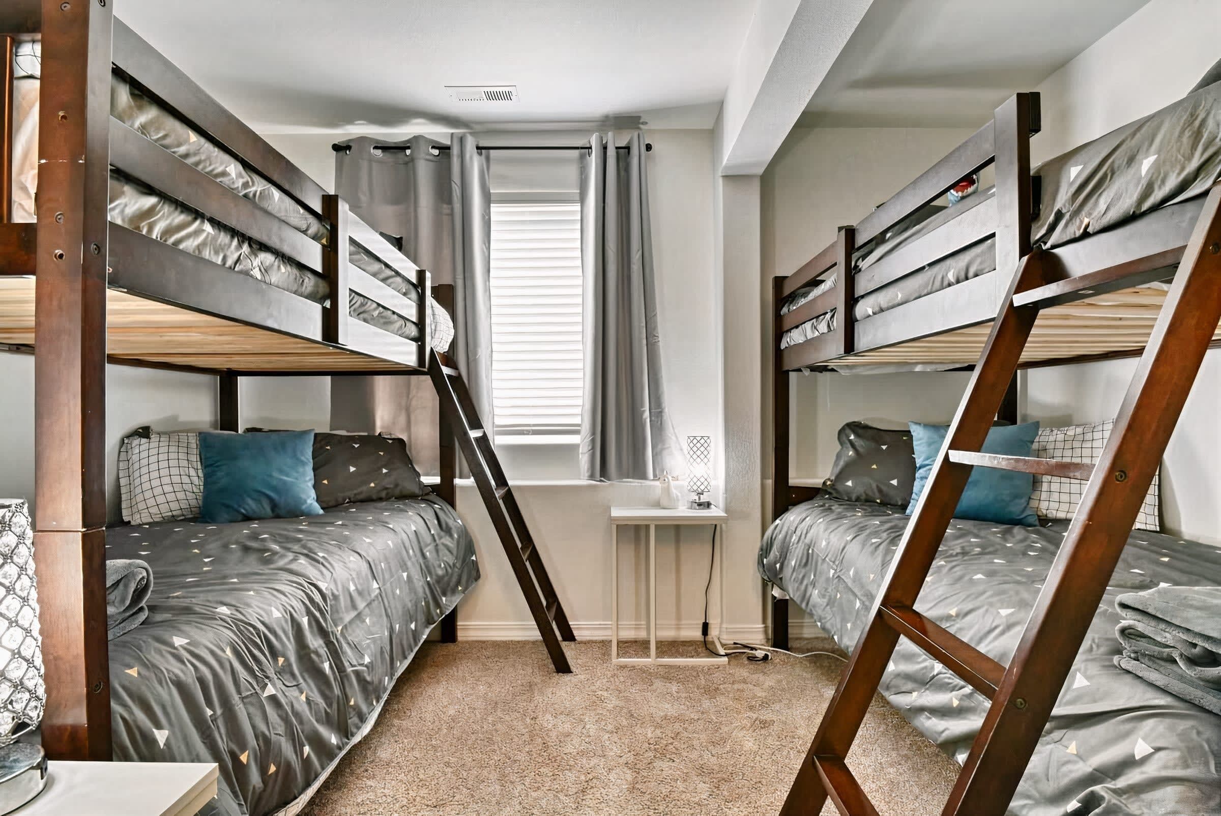 Peaceful Mountain Escape w/ Hot Tub!