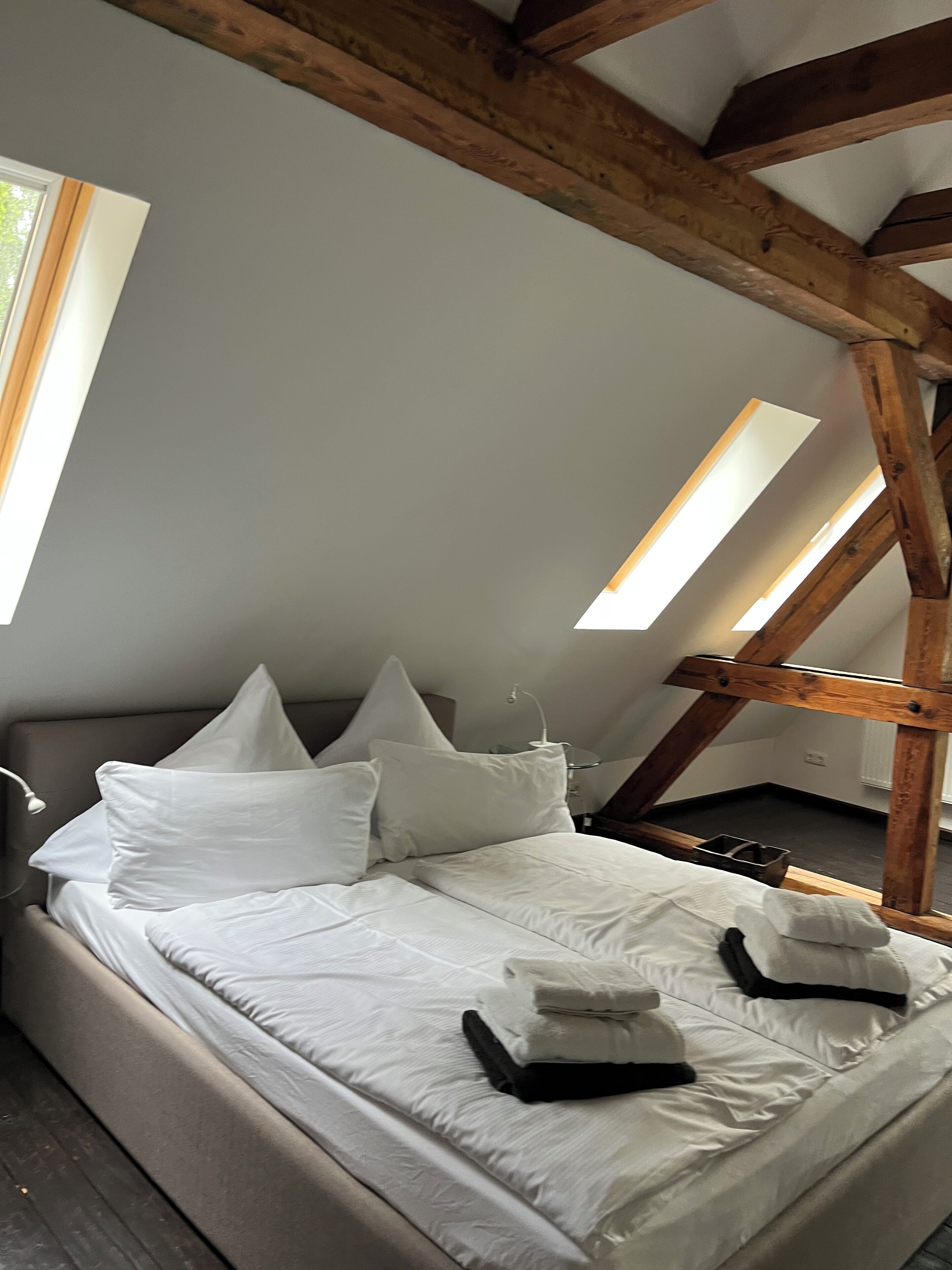 Standard Studio | Hypo-allergenic bedding, individually decorated, individually furnished