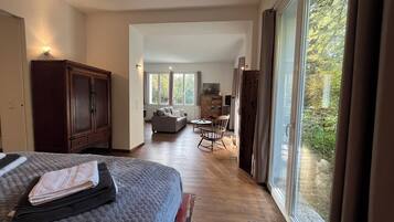 Estúdio standard, para não fumantes, ao lado do lago | Individualmente decorados, individualmente mobiliados, Wi-Fi de cortesia